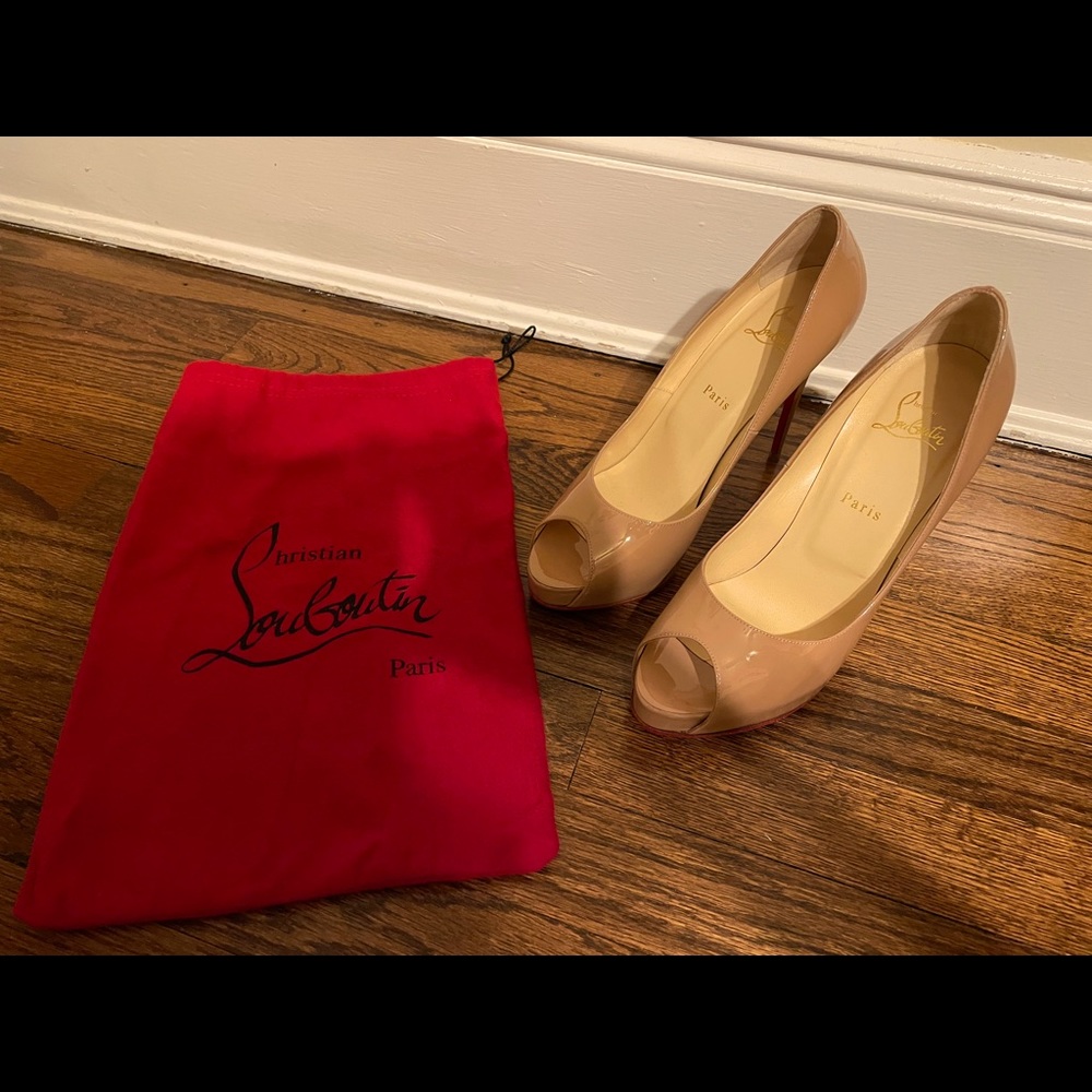 *authentic* Christian Louboutin - *like new* tan/nude pumps - womens us 9
